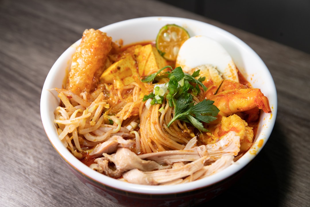 Laksa: de pittige noedelsoep die je meteen naar Azië brengt